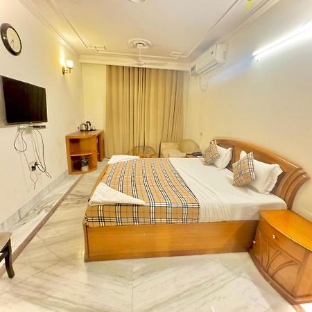 Hotel Pablas International, New Delhi, Near Metro Exterior photo