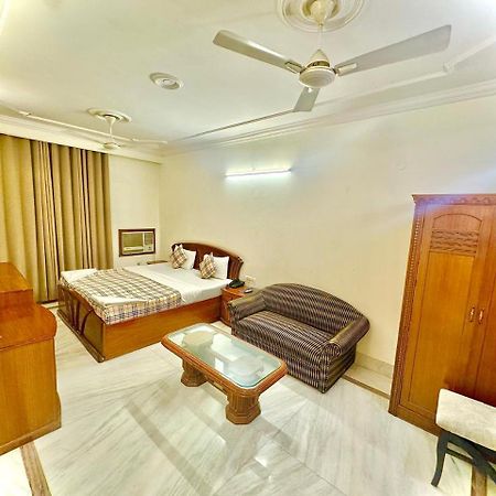 Hotel Pablas International, New Delhi, Near Metro Exterior photo