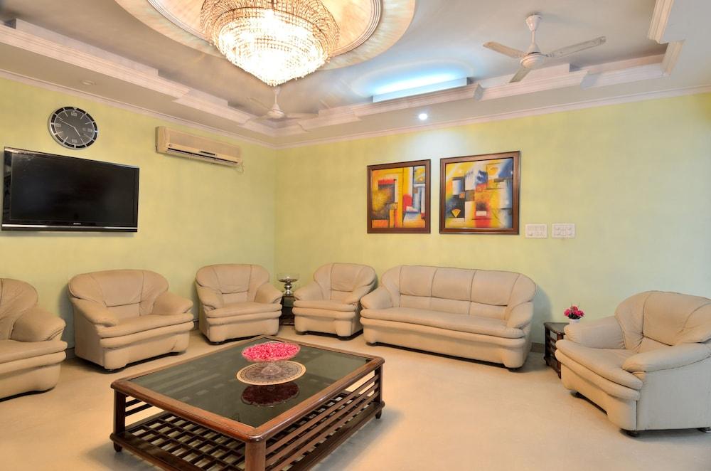 Hotel Pablas International, New Delhi, Near Metro Exterior photo