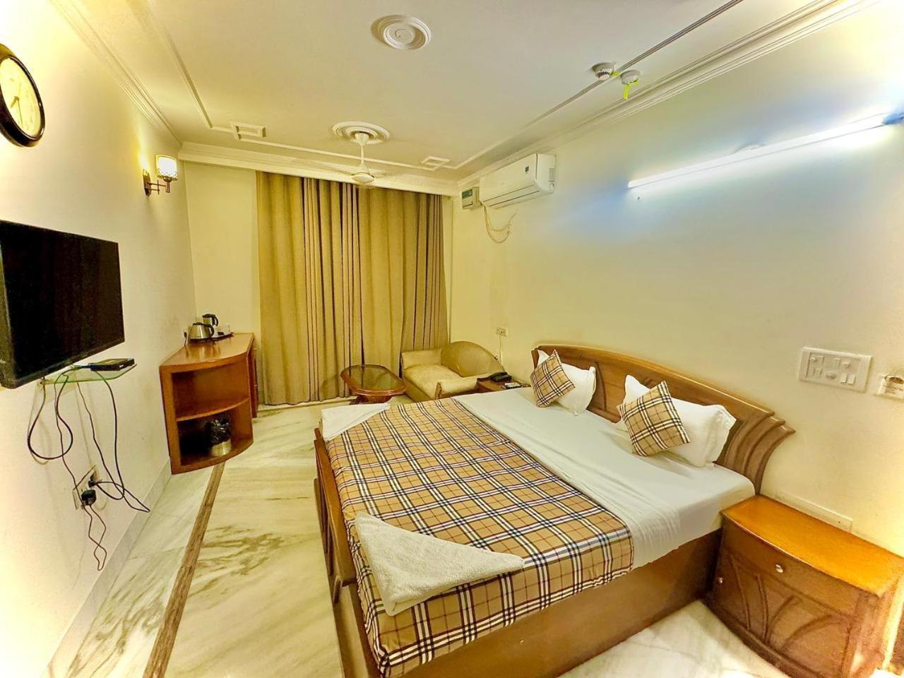 Hotel Pablas International, New Delhi, Near Metro Exterior photo