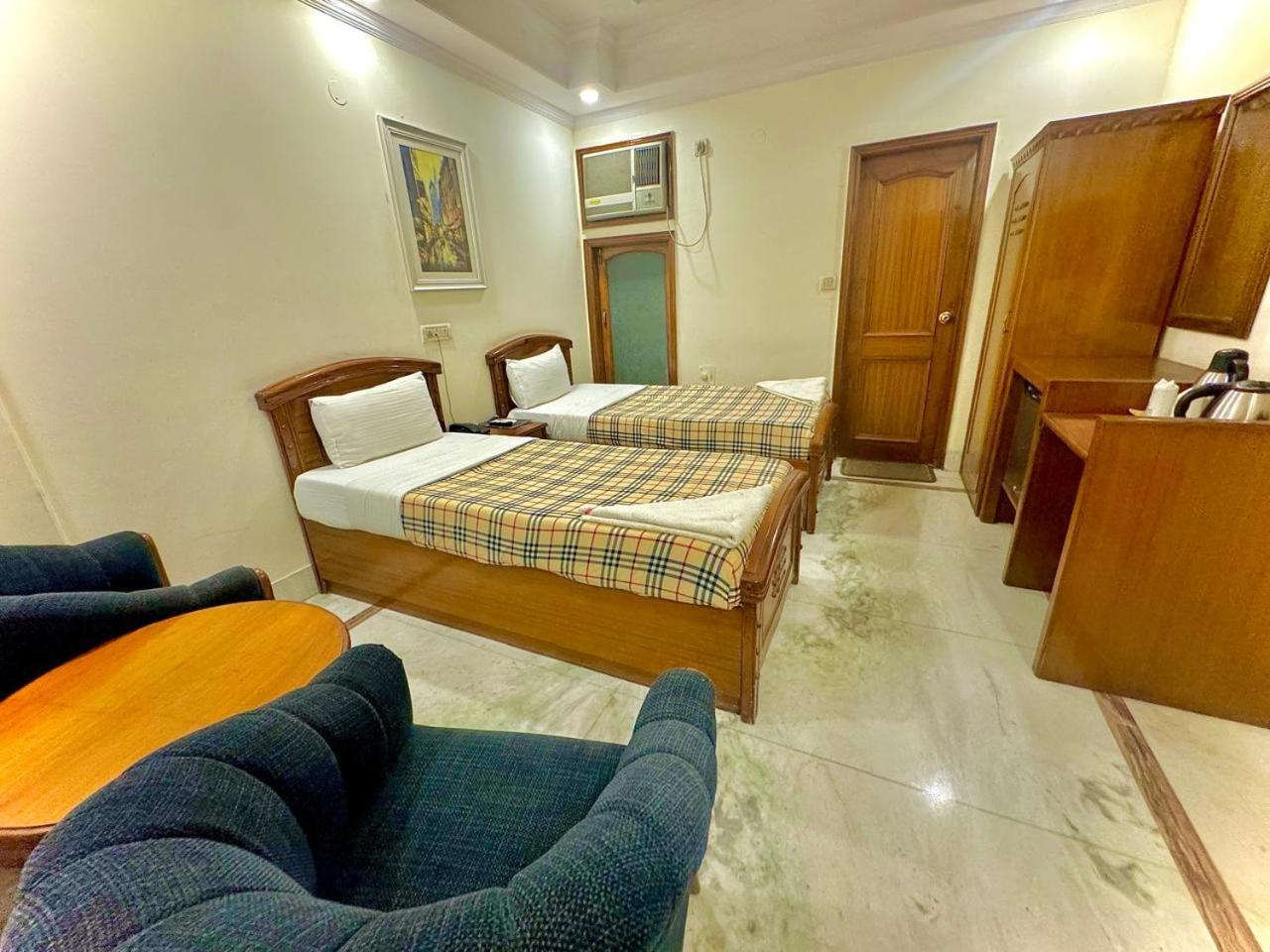 Hotel Pablas International, New Delhi, Near Metro Exterior photo
