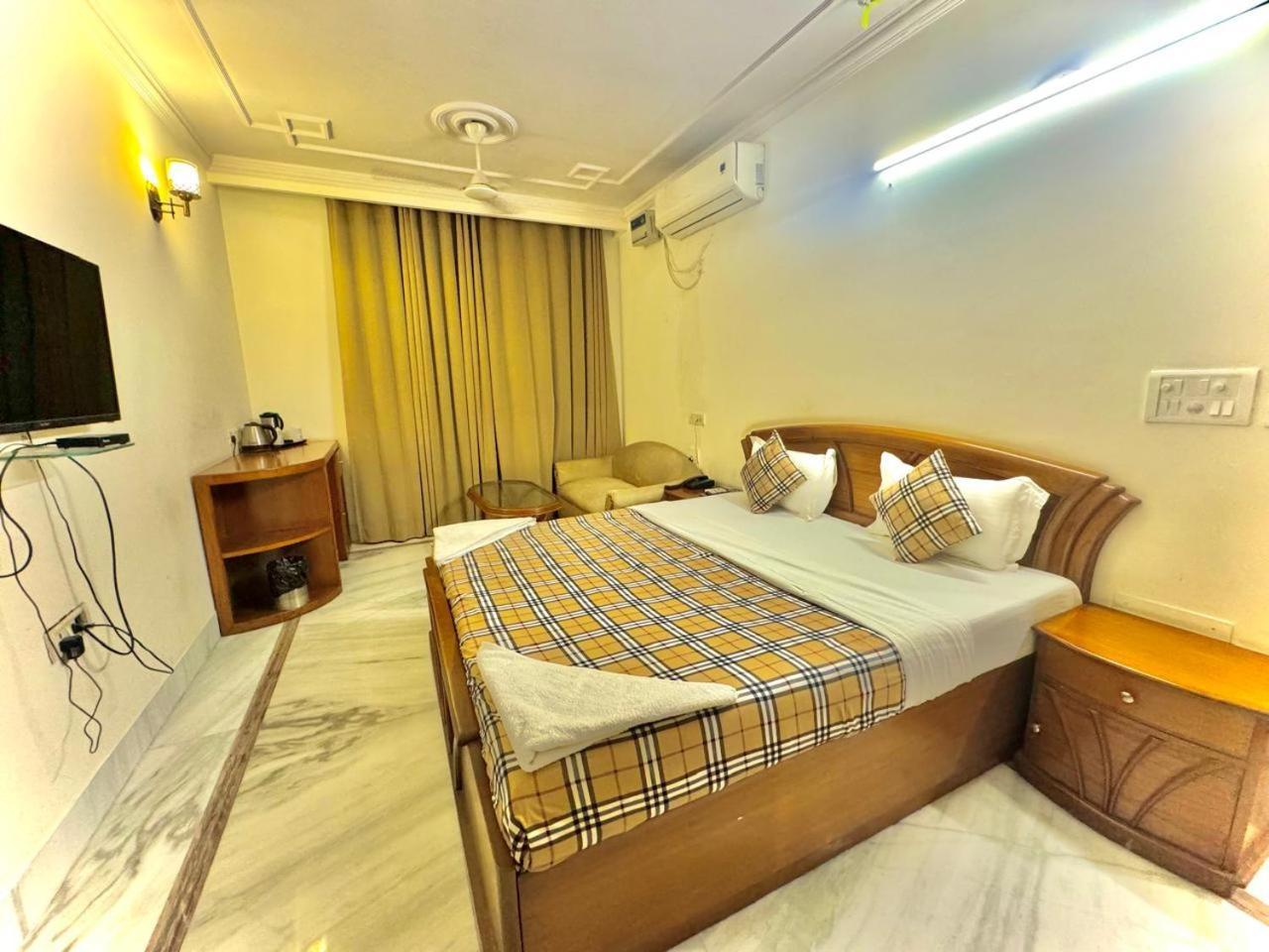 Hotel Pablas International, New Delhi, Near Metro Exterior photo