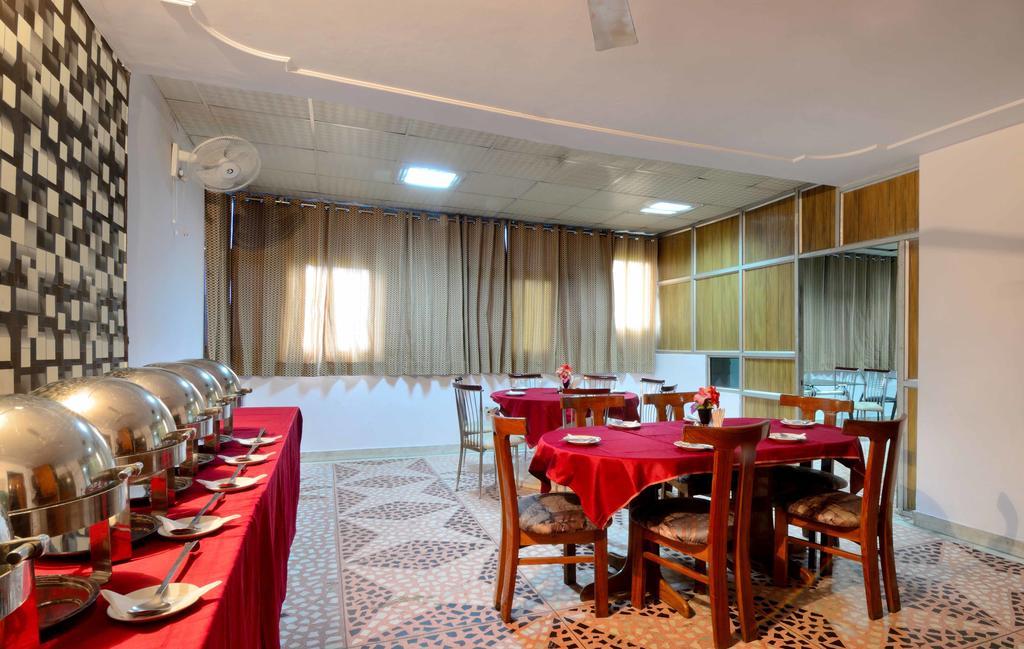 Hotel Pablas International, New Delhi, Near Metro Exterior photo