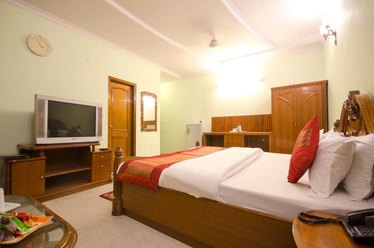 Hotel Pablas International, New Delhi, Near Metro Exterior photo